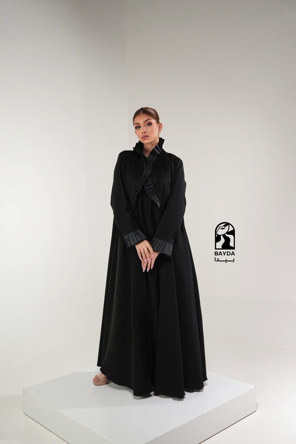 عباية "لمسة حرير" المطرزة - كريب كوري